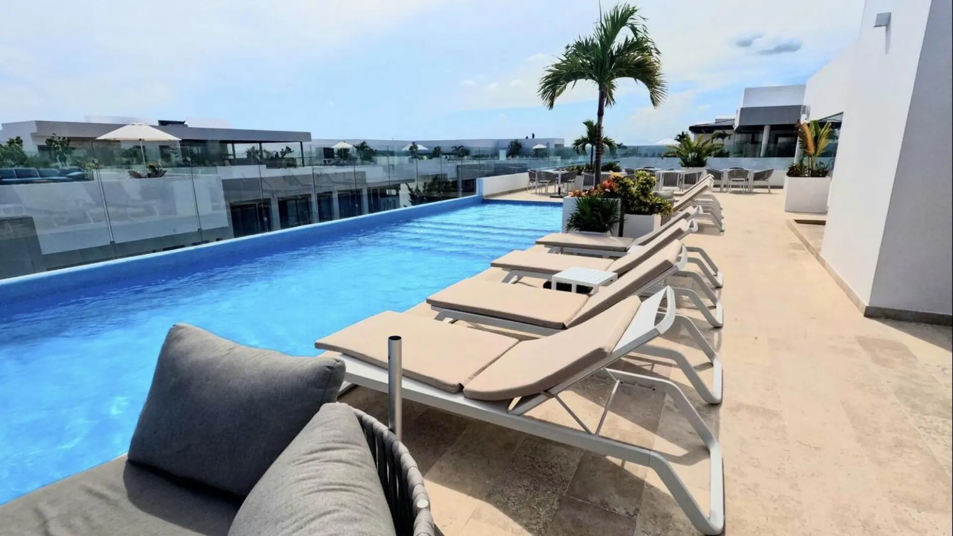 Serenada 514 Modern 2Bdr 5Min Walk To 5Th Av contacts